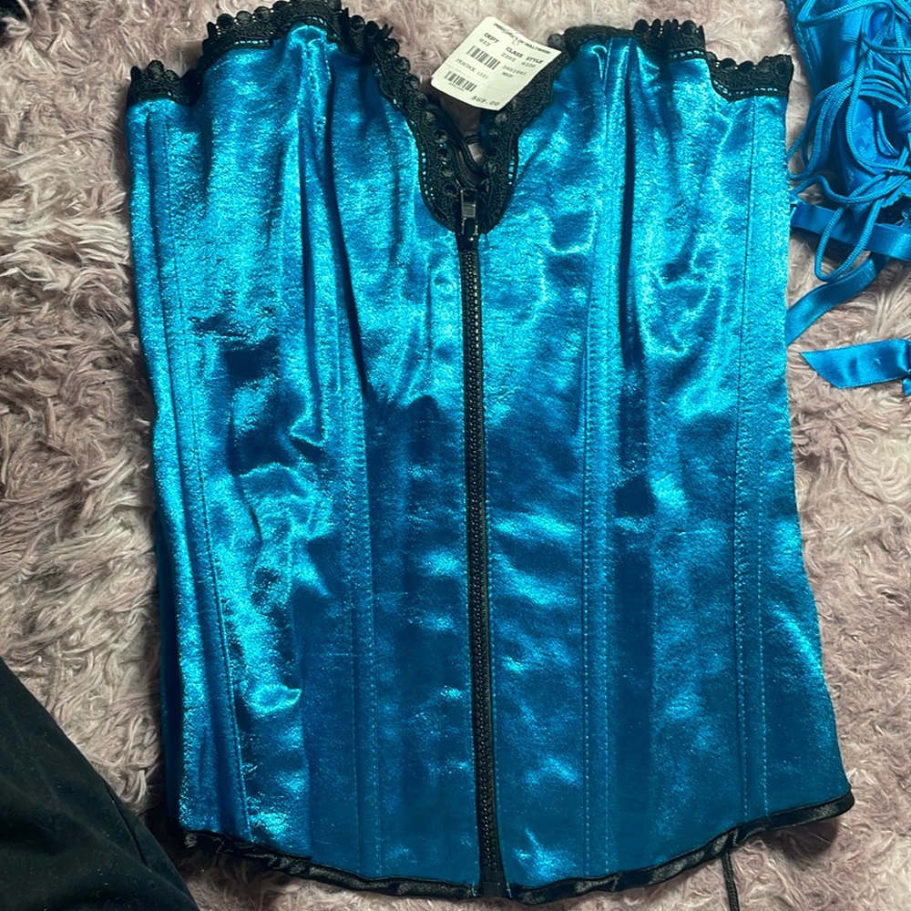 Beautiful Vintage FREDERICKS OF HOLLYWOOD
